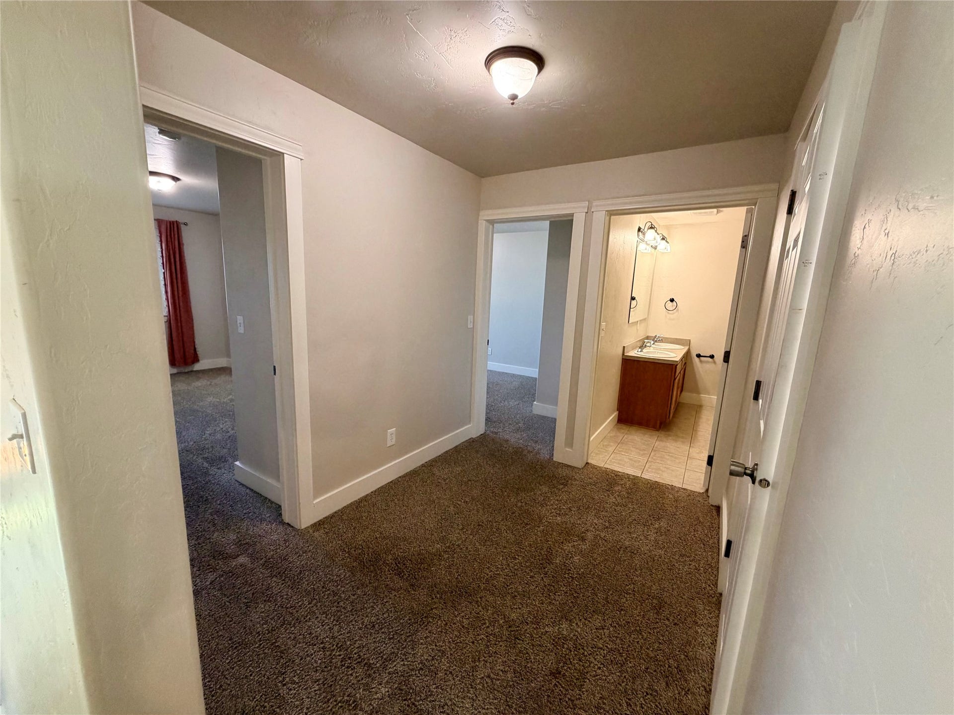 2 Empire Loop, Kalispell, MT 59901 Upstairs landing area