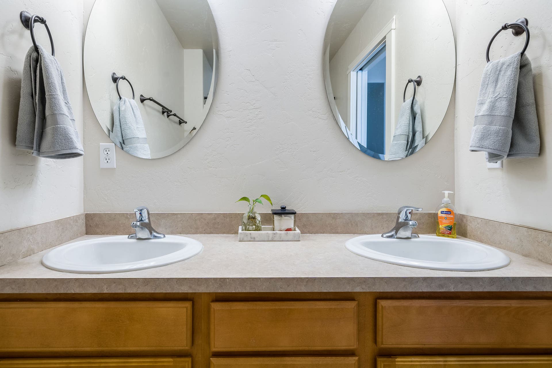 2 Empire Loop, Kalispell, MT 59901 Full primary suite bathroom featuring clean fixtures, double sinks, and functional storage space.