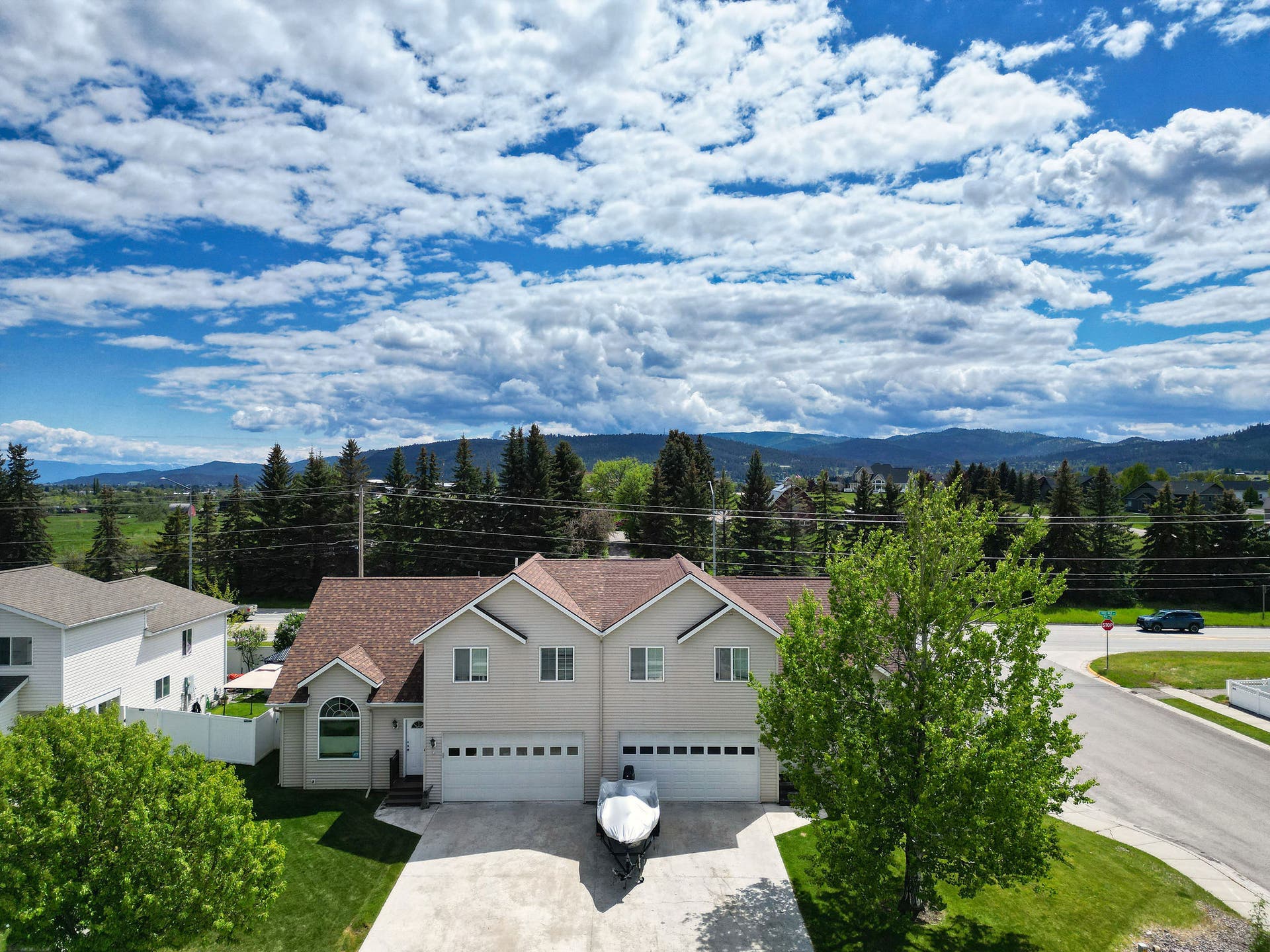 2 Empire Loop, Kalispell, MT 59901 Deep 2-car garage, ideal for securely storing vehicles, bikes, skis, and paddleboards.