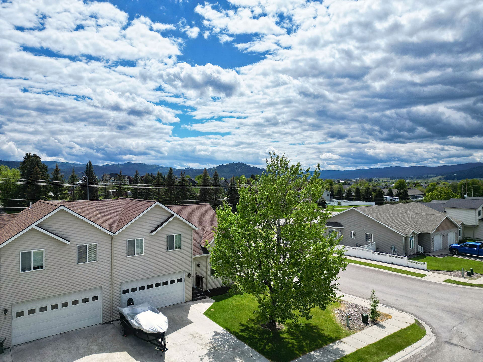 2 Empire Loop, Kalispell, MT 59901 Deep 2-car garage, ideal for securely storing vehicles, bikes, skis, and paddleboards.