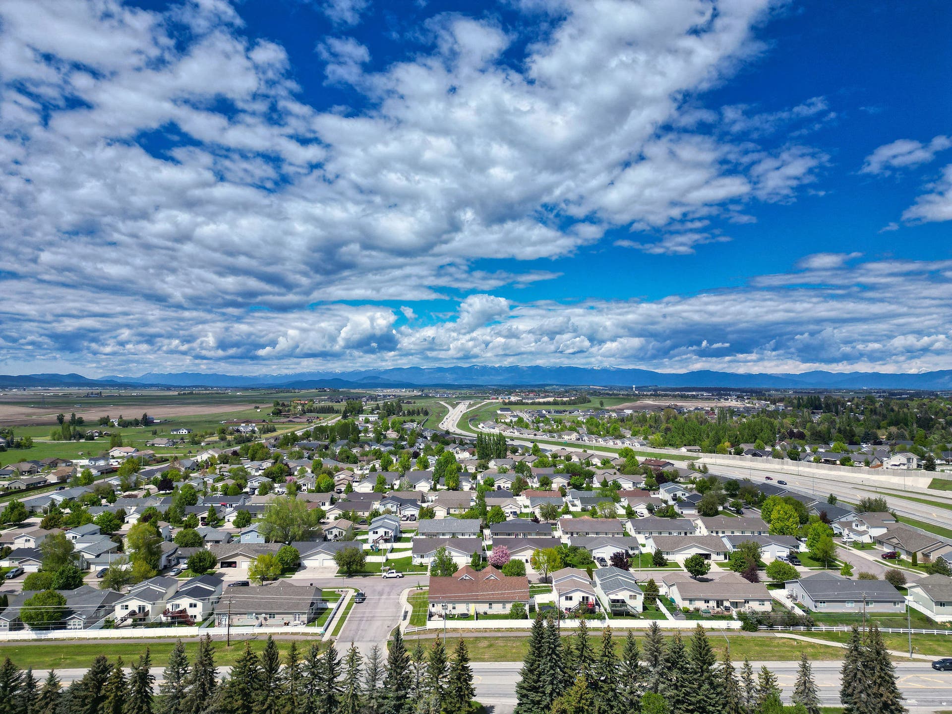 2 Empire Loop, Kalispell, MT 59901 Move-in ready 3-bedroom, 2-bathroom townhome for sale in North Kalispell, MT.