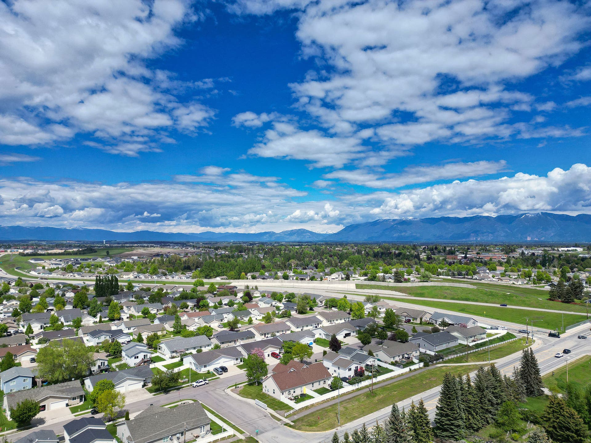2 Empire Loop, Kalispell, MT 59901 Move-in ready 3-bedroom, 2-bathroom townhome for sale in North Kalispell, MT.