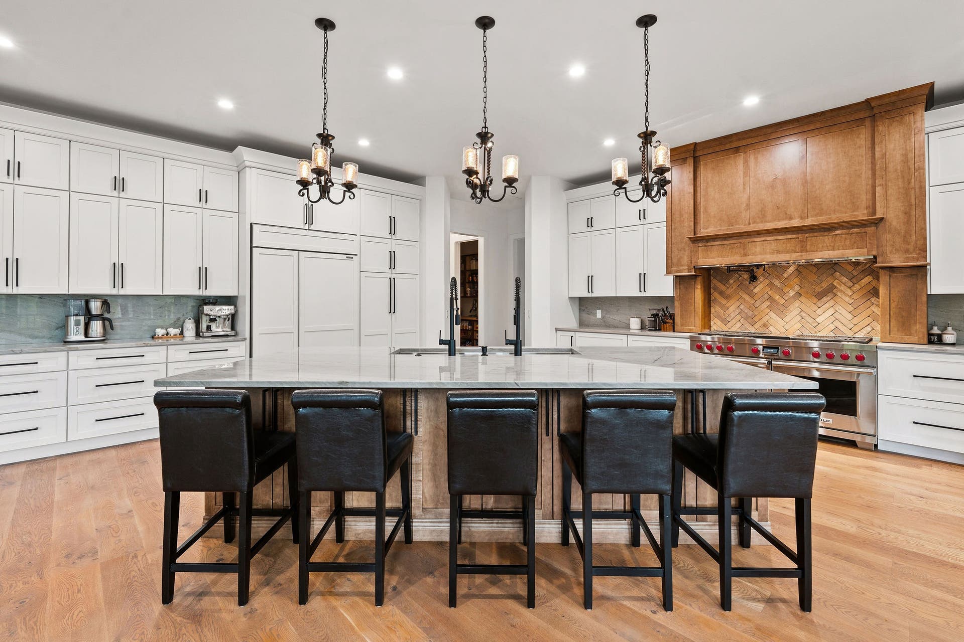 14051 Big Rock Way, Bigfork, MT 59911 Oversized island 10'3" x 5'25" with maple surround