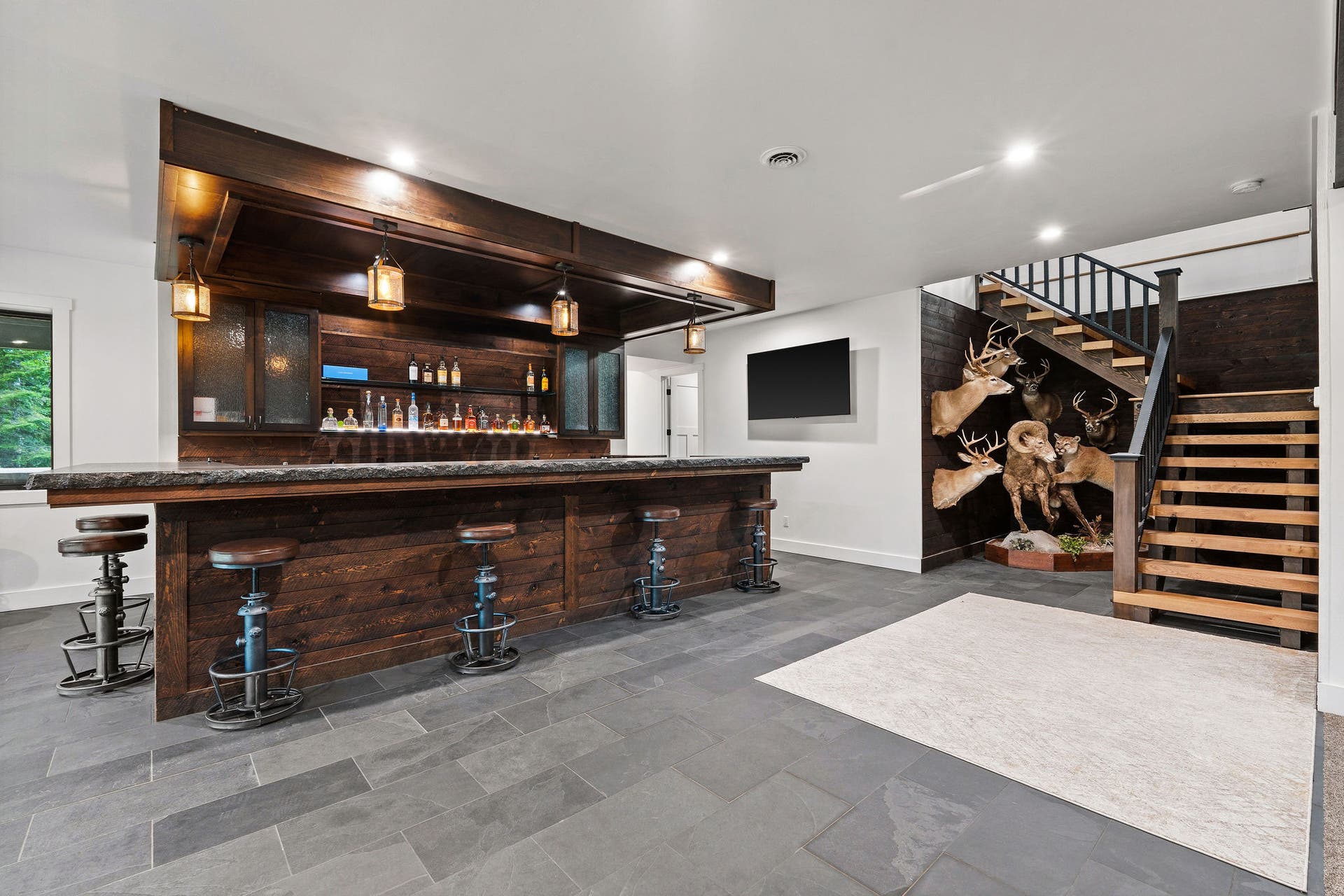 14051 Big Rock Way, Bigfork, MT 59911 16 x 9 custom bar with glass tile backdrop