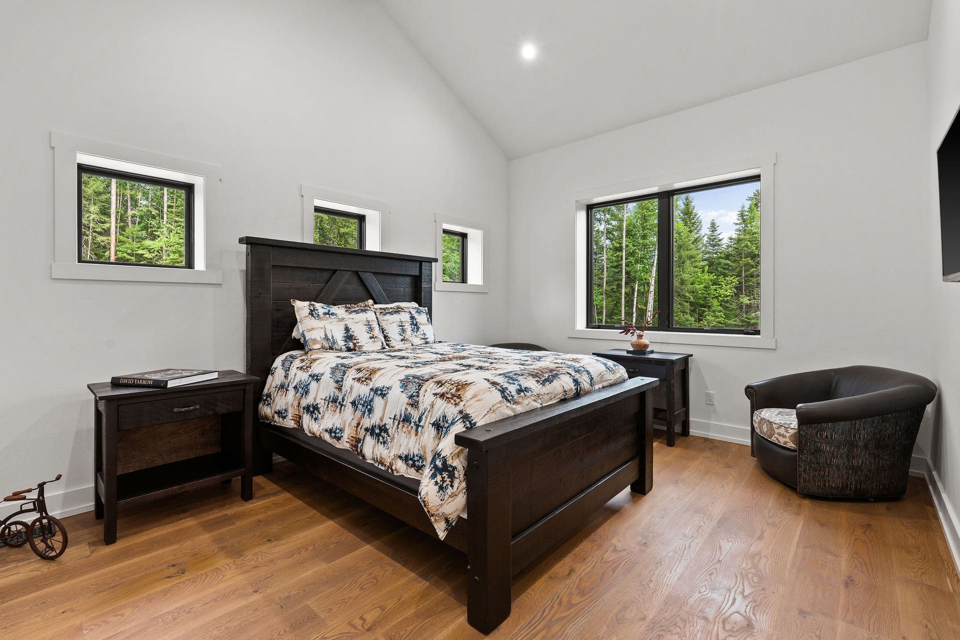 14051 Big Rock Way, Bigfork, MT 59911 Main Level: 16 vaulted ceiling with wood beams, walk-in closet, ensuite 3/4 bath