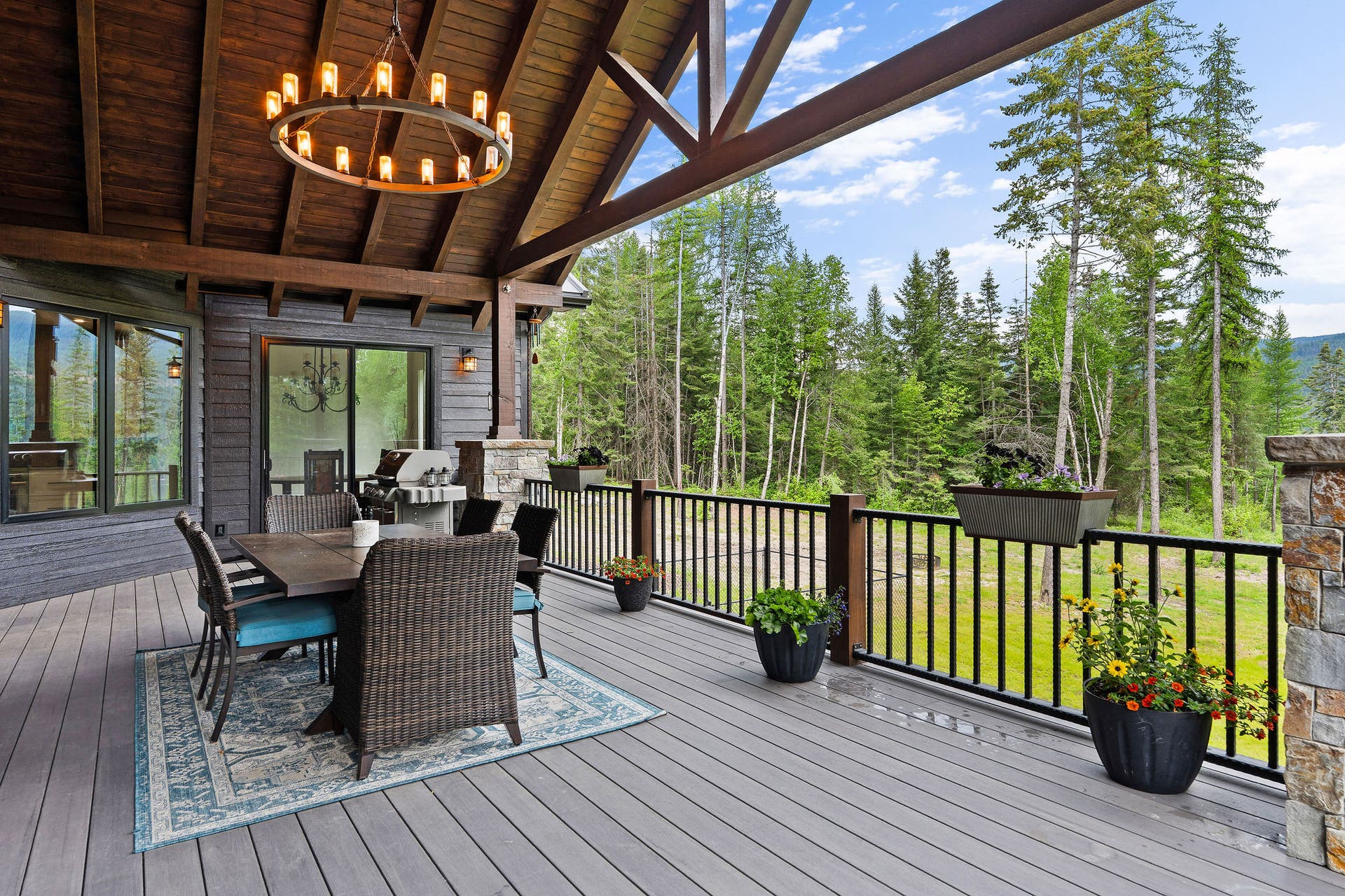 14051 Big Rock Way, Bigfork, MT 59911 Chandelier