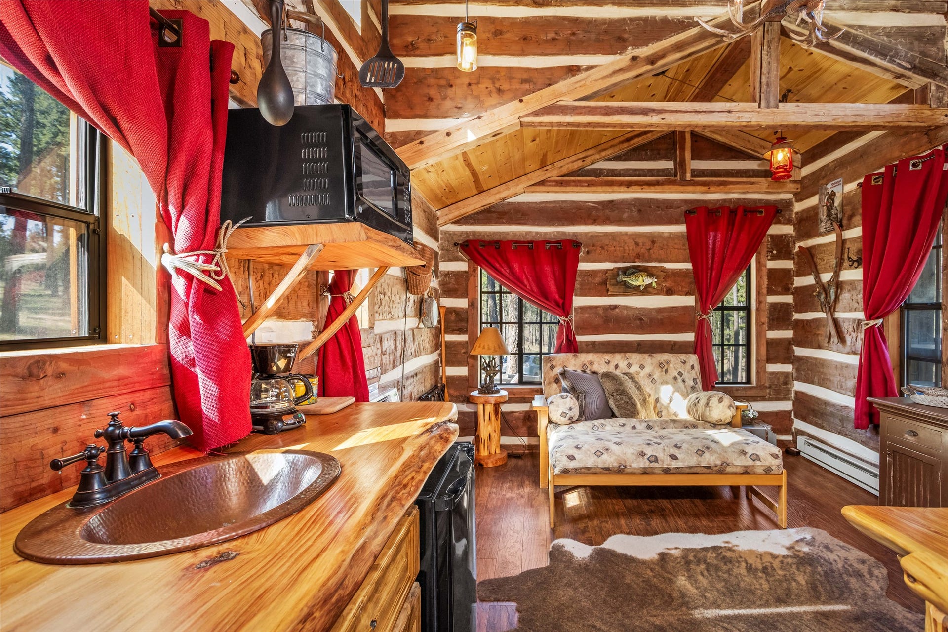 13518 Sylvan Drive, Bigfork, MT 59911 Moose Meadows Cabin living room