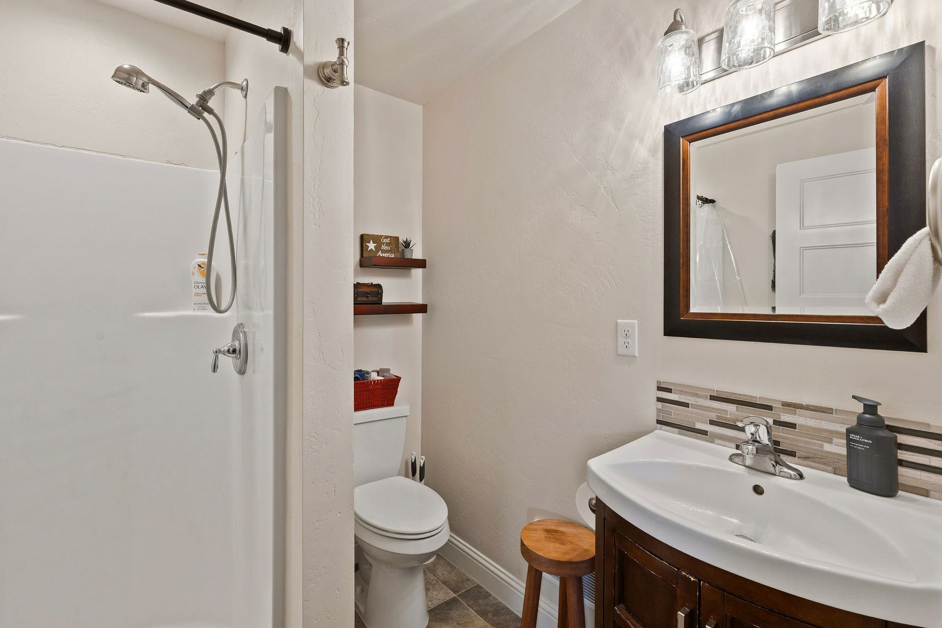 Patriot Bathroom: 3/4 Bathroom