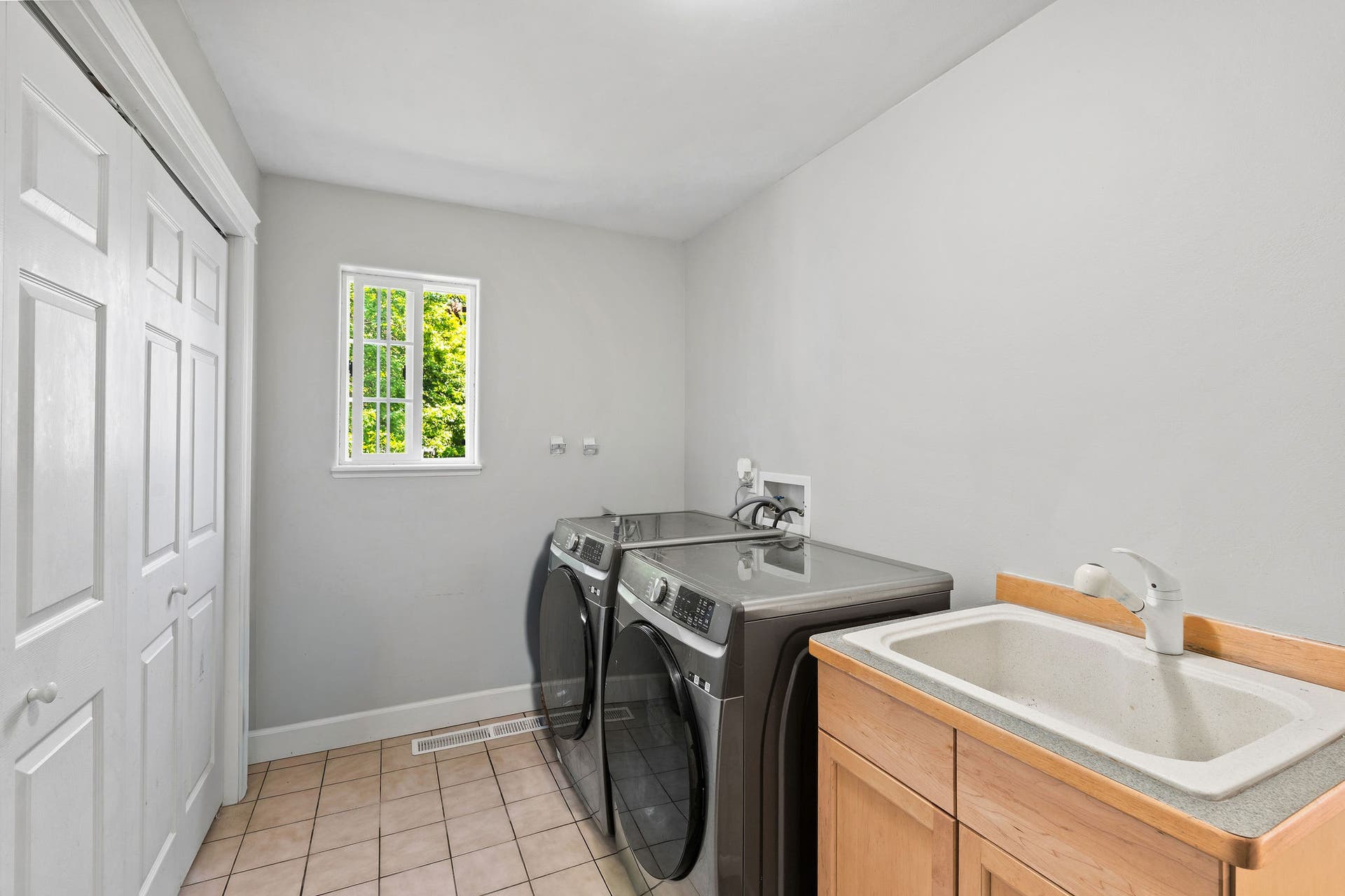 149 River View Drive, Kalispell, MT 59901 149 River View Drive, Kalispell, MT 59901