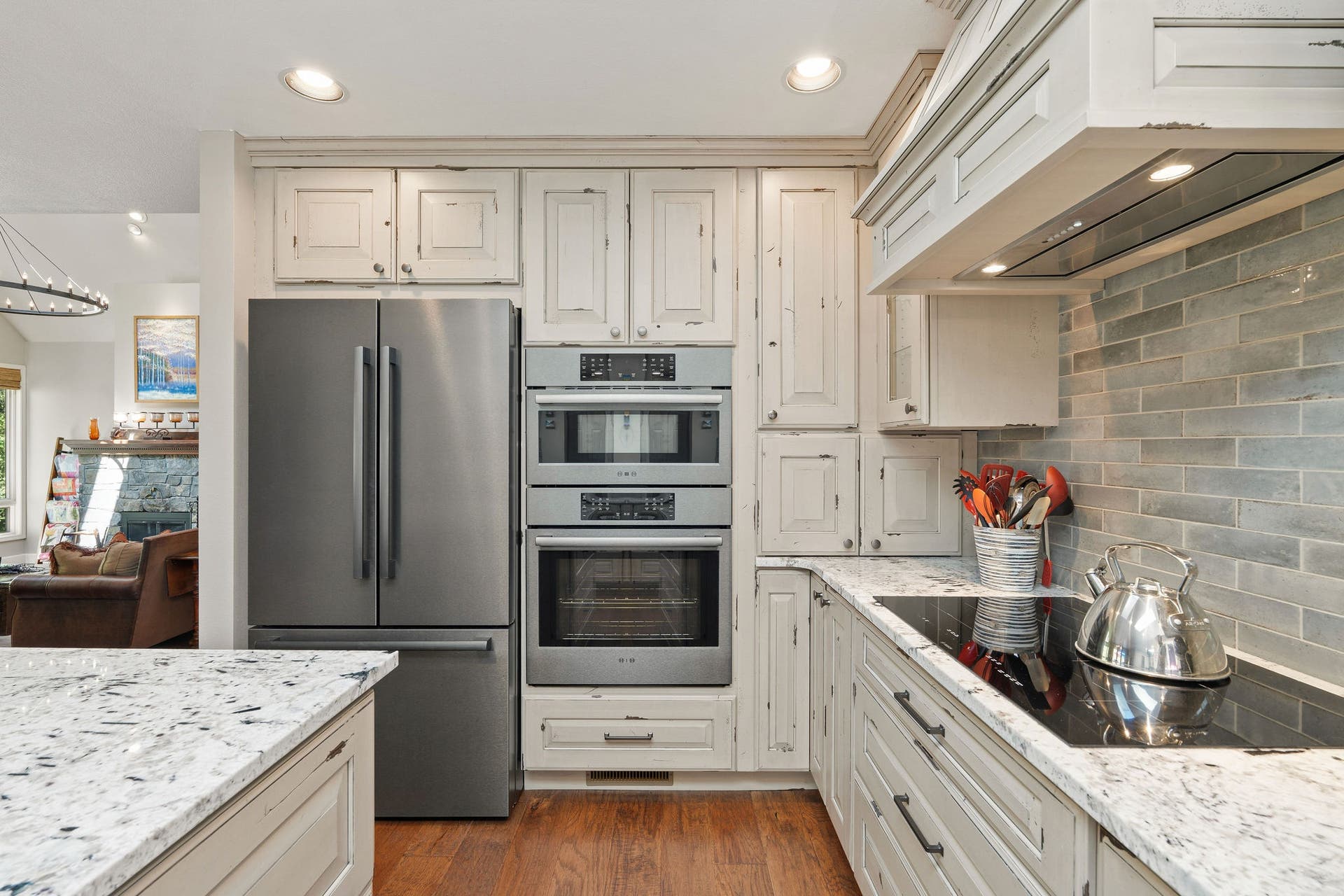 188 Eagle Bend Drive, Bigfork, MT 59911 Double, wall ovens and glass top stove