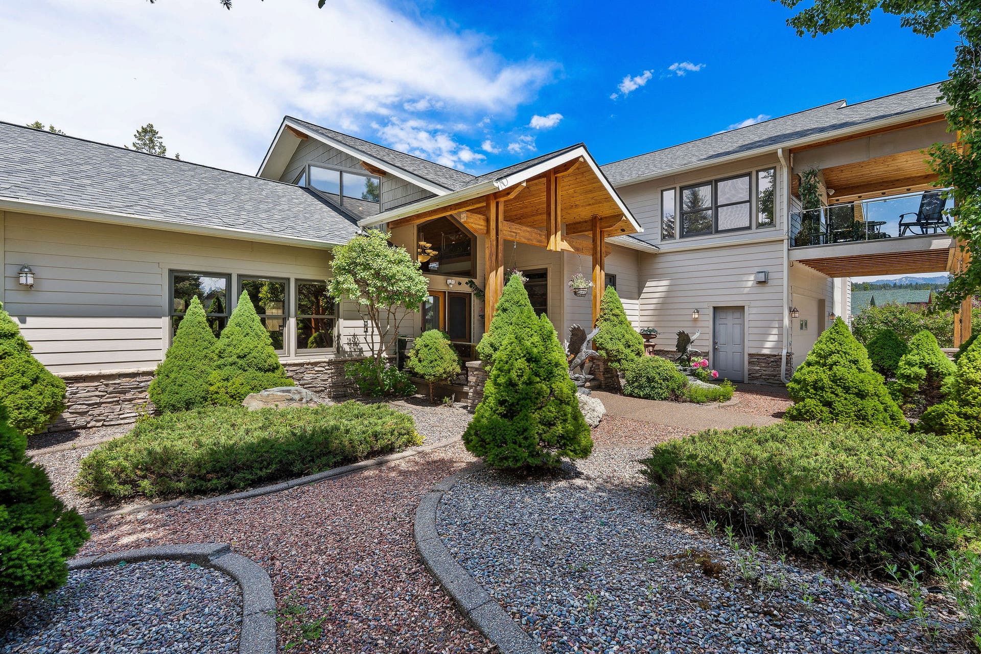 229 Harbor Drive, Bigfork, MT 59911 Front courtyard with walkways