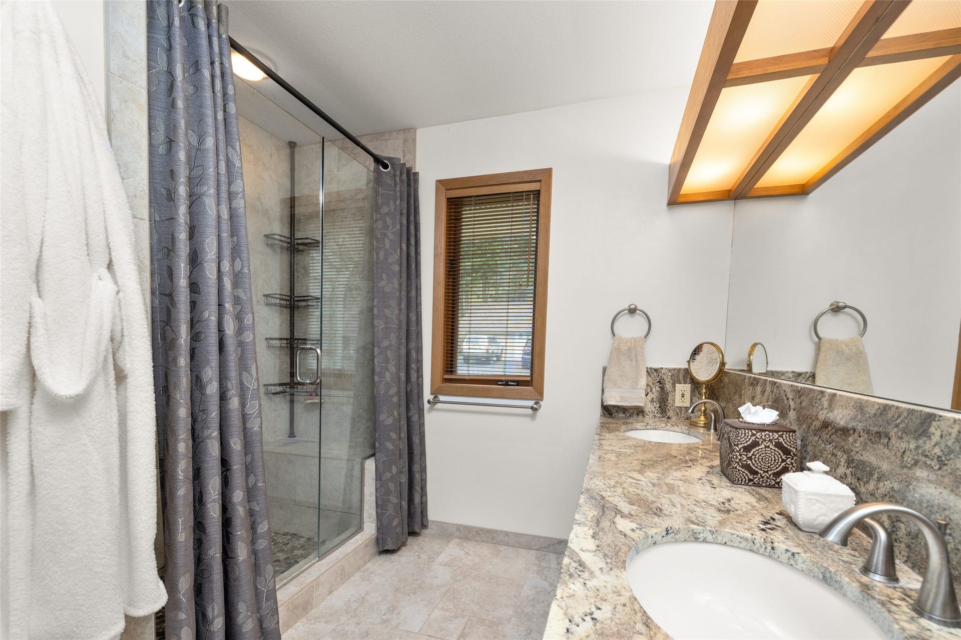 183 Golf Terrace, #B, Bigfork, MT 59911 Primary bathroom