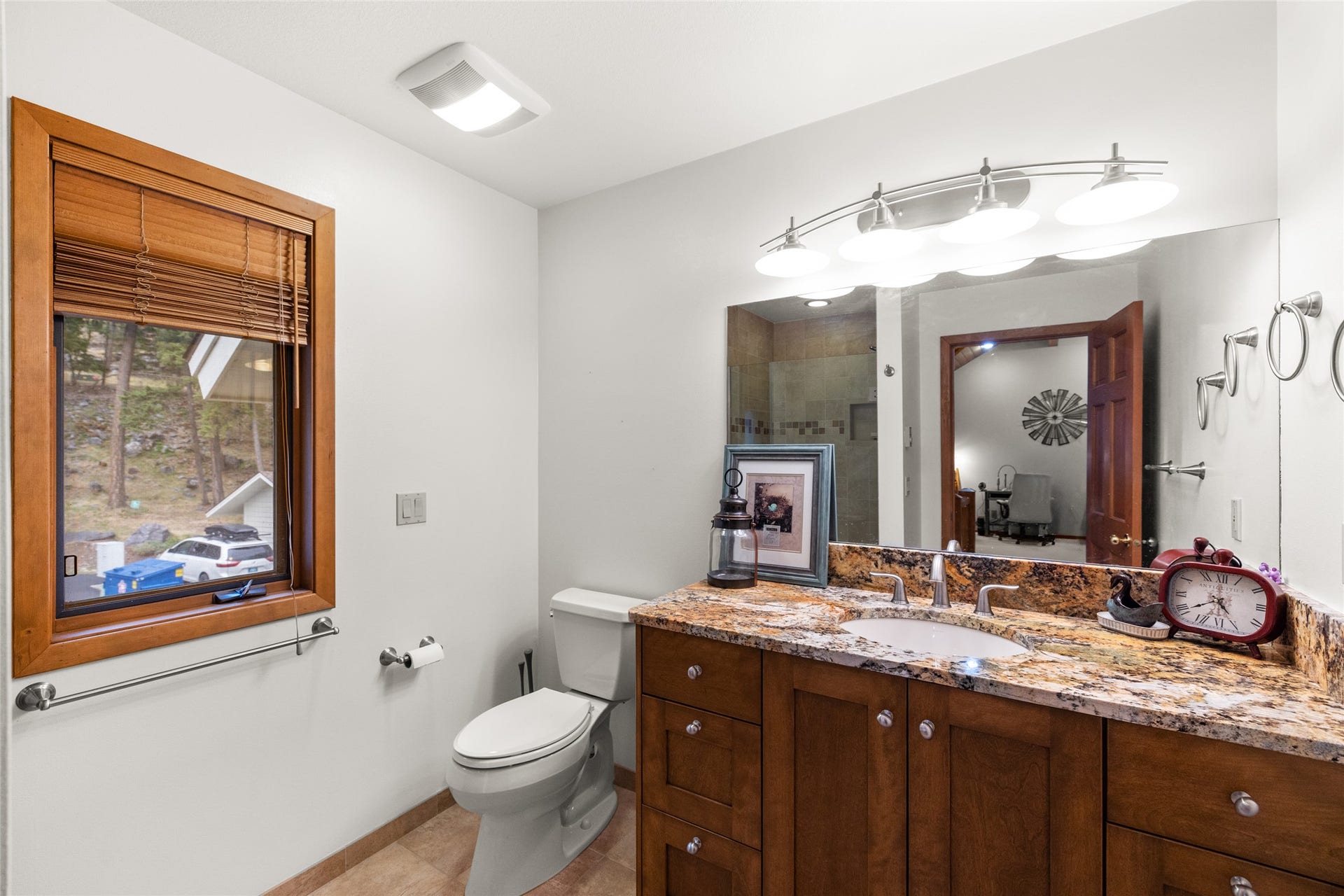 183 Golf Terrace, #B, Bigfork, MT 59911 2nd Level Bath