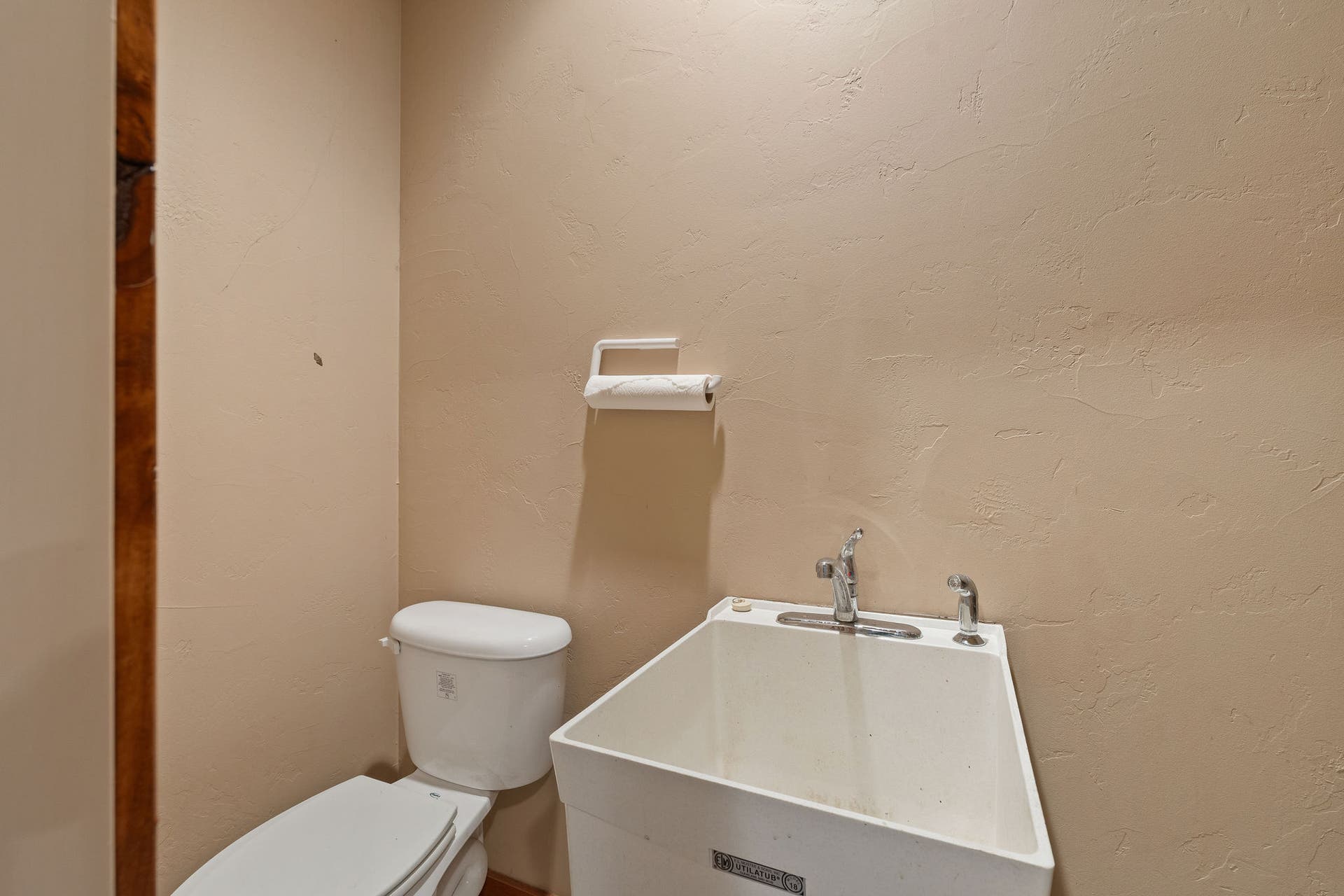 129 Bjork Drive, Bigfork, MT 59911 Attached 1/2 bath to garage w/ utility sink