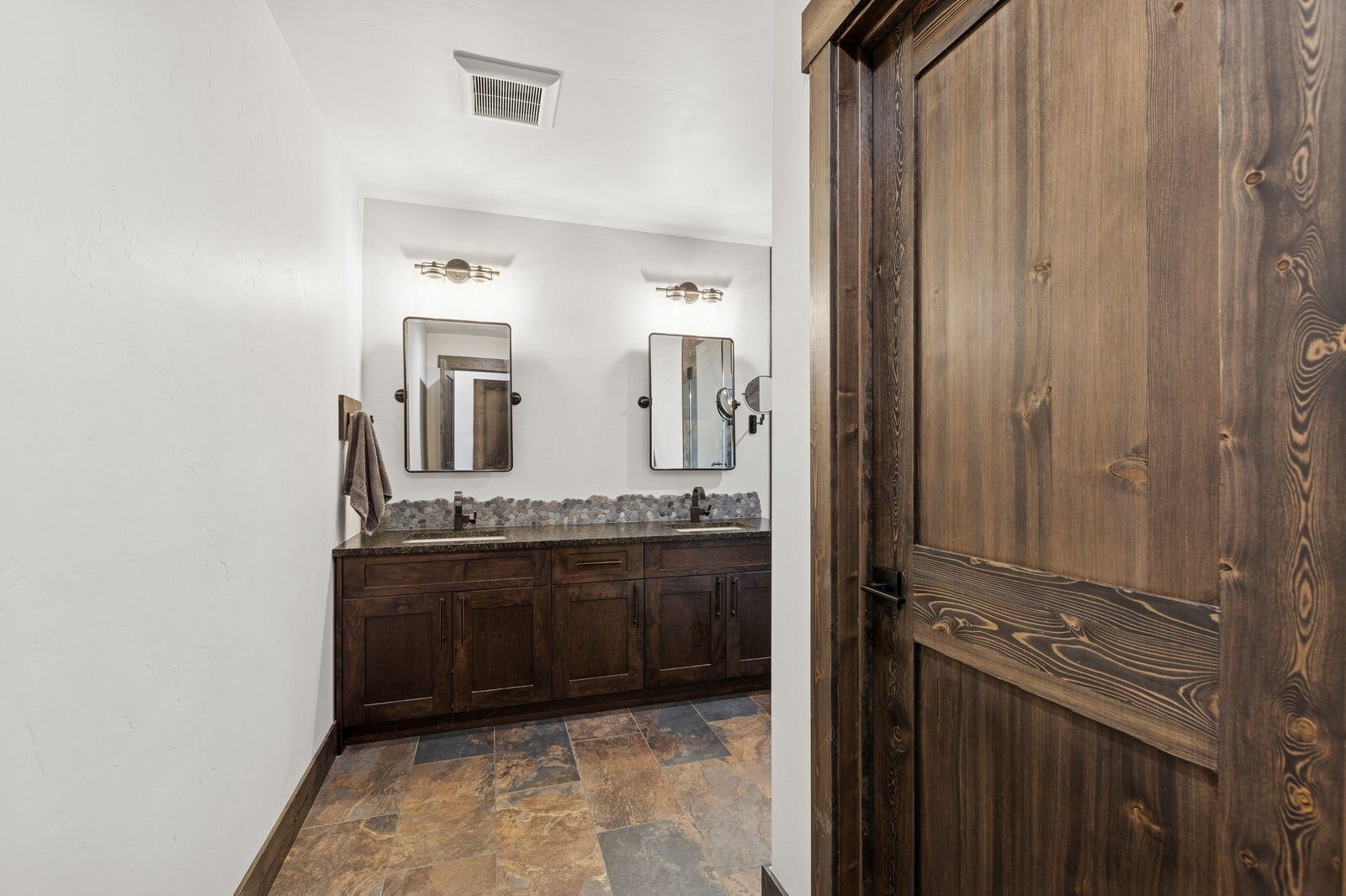 30 Boulder Lane, Eureka, MT 59917 Primary bathroom