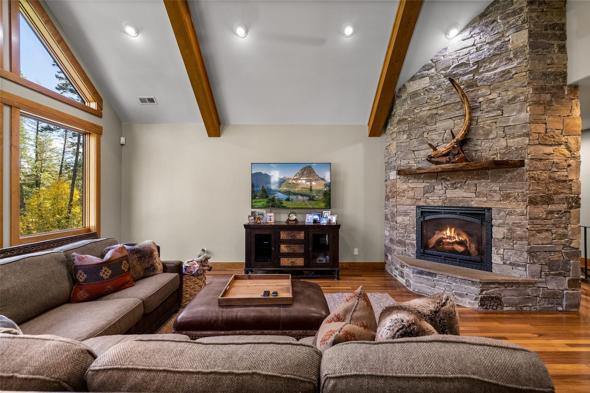 10 Wood Ridge Drive, Columbia Falls, MT 59912