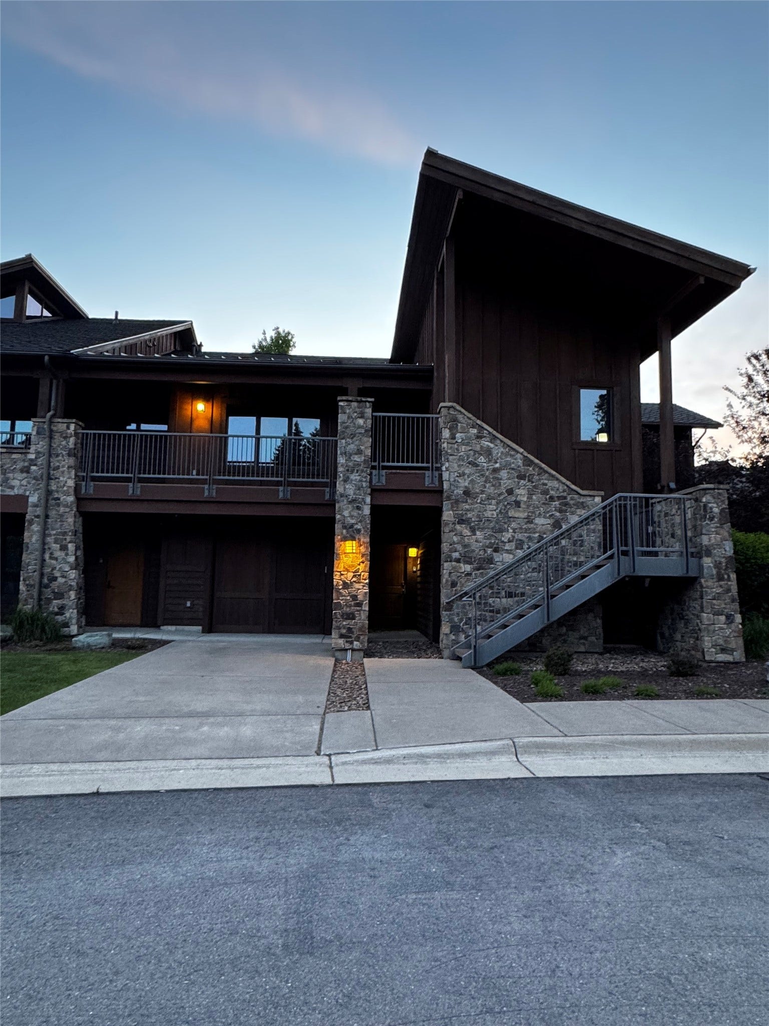 105 Oliver Lane, #11, Bigfork, MT 59911 Driveway and Garage