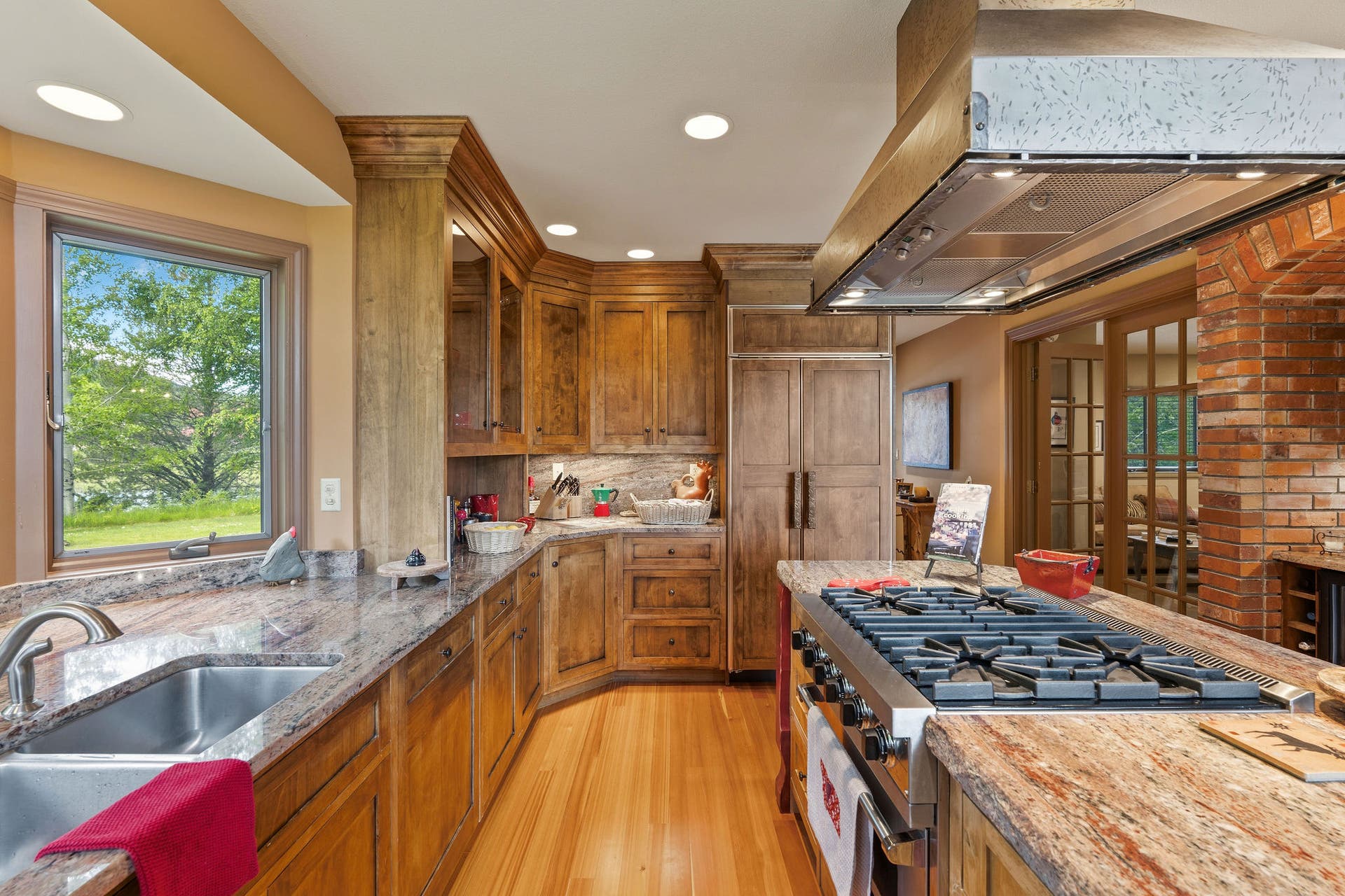 1160 Swan Horseshoe Drive, Bigfork, MT 59911 Viking gas stove