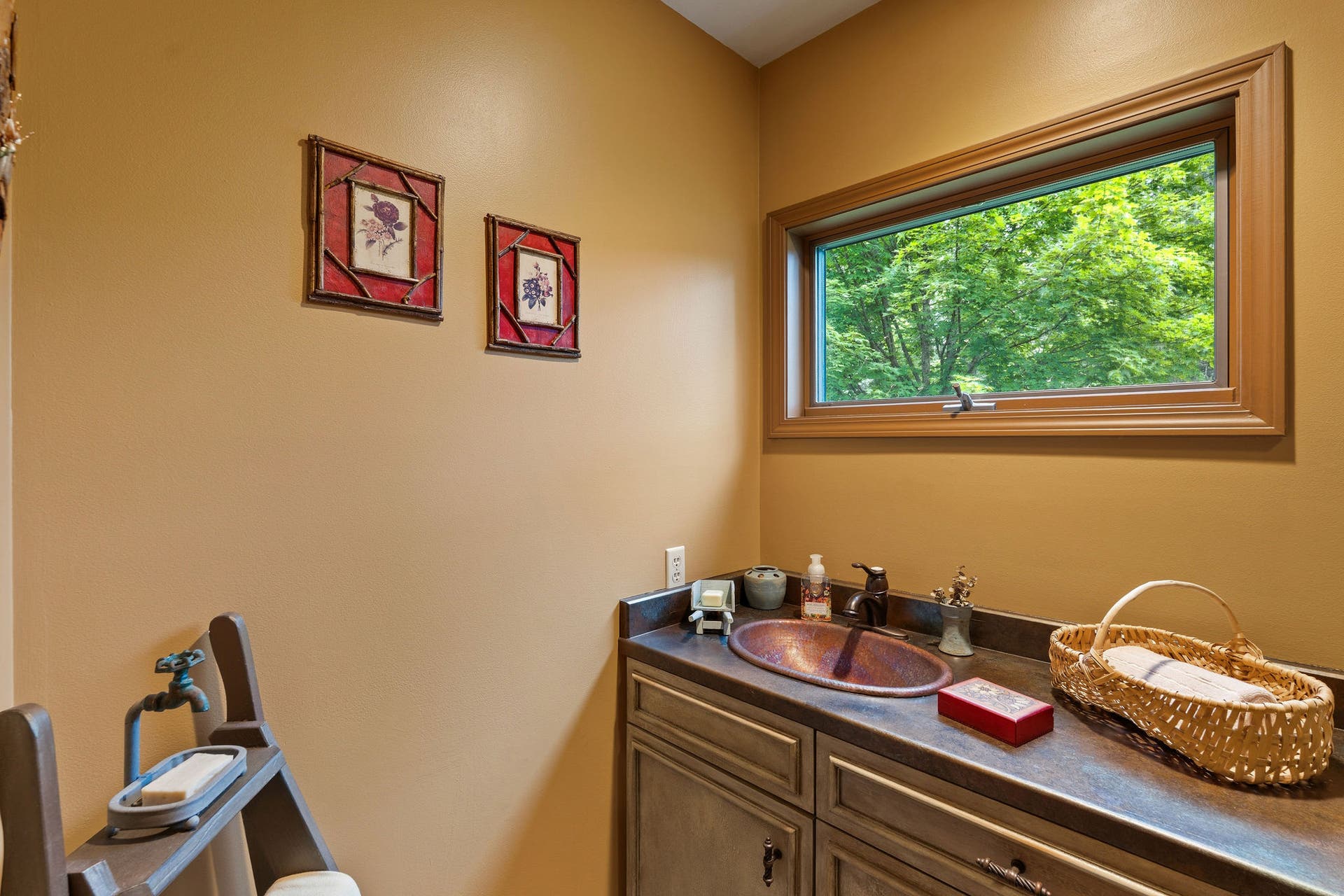 1160 Swan Horseshoe Drive, Bigfork, MT 59911 Main level bathroom