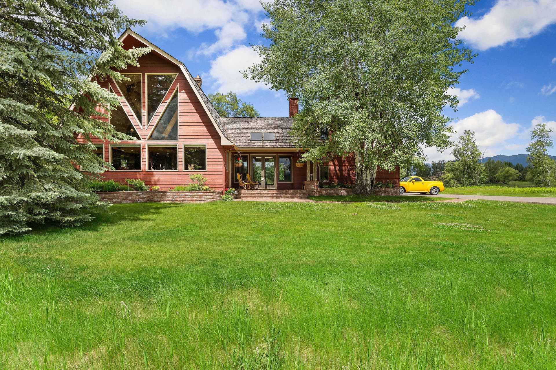 1160 Swan Horseshoe Drive, Bigfork, MT 59911 Entrance