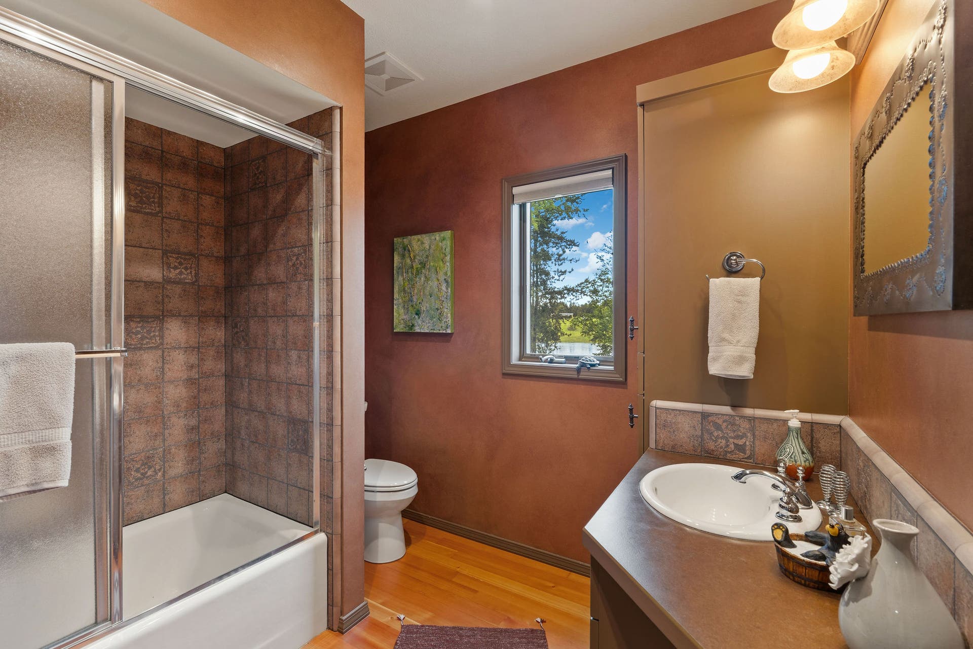 1160 Swan Horseshoe Drive, Bigfork, MT 59911 Ensuite bathroom for bedroom 2