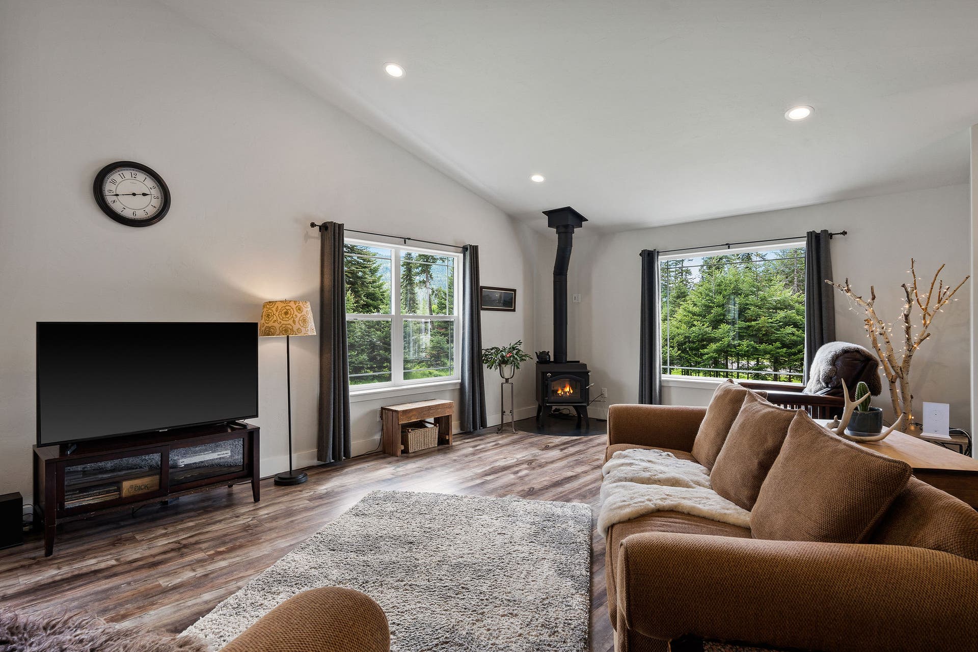 13404 Crescent Moon Drive, Bigfork, MT 59911 Spacious, open-concept living space boasting high vaulted ceilings