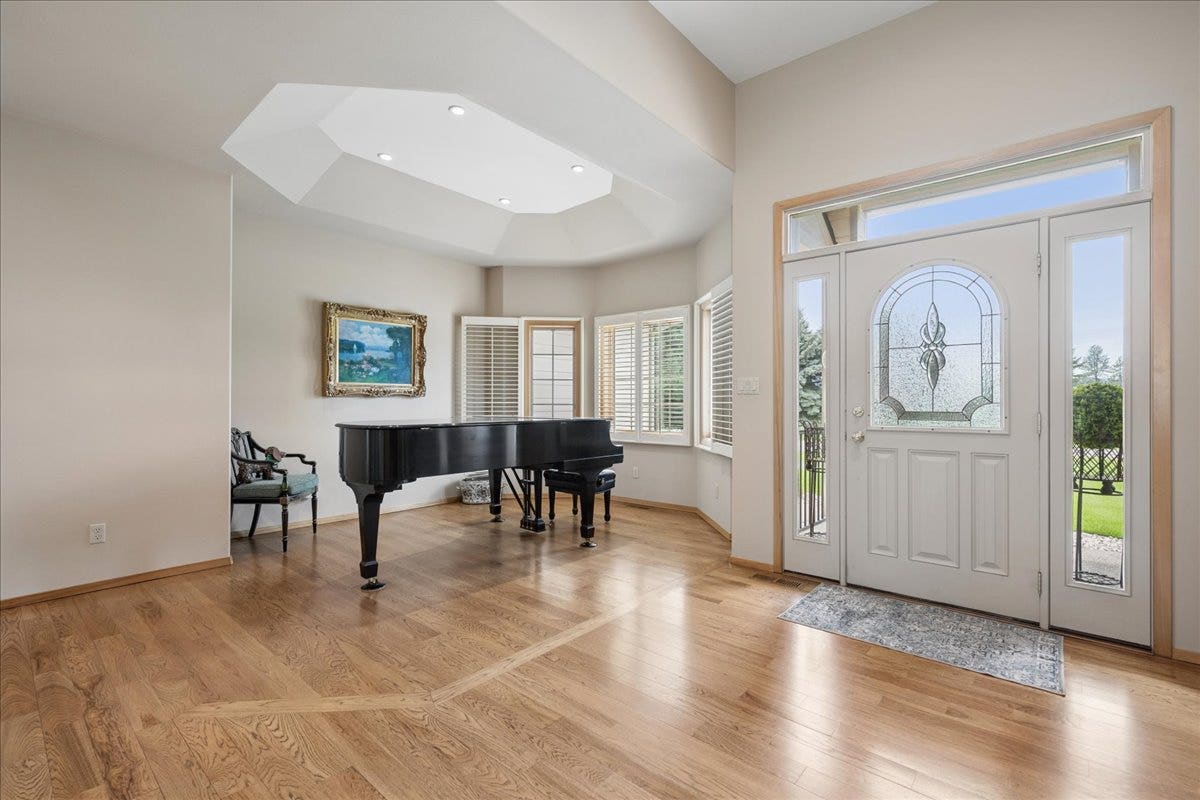 Open foyer with sitting area. Notice the gorgeous ceiling design. (piano not included)