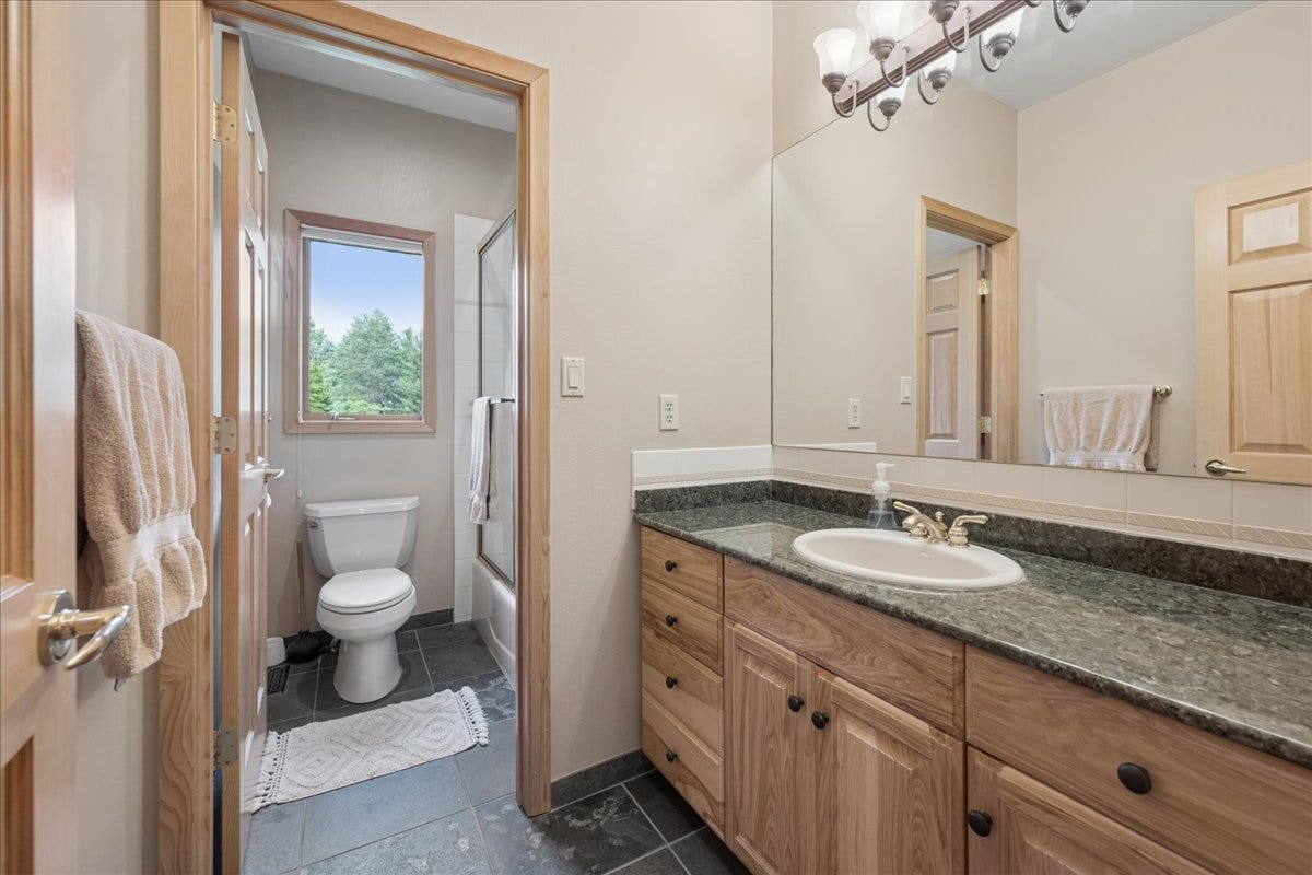 Full guest bathroom