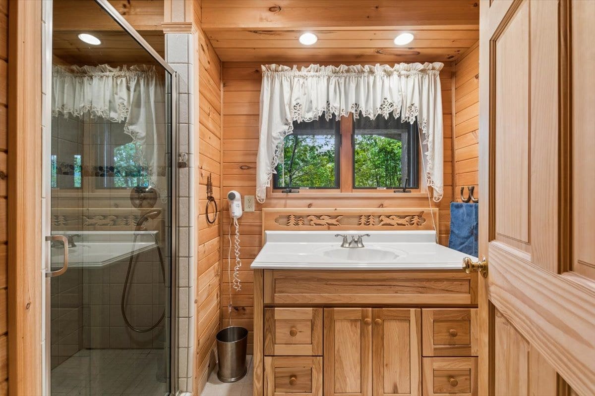 14529 Sunburst Drive, Bigfork, MT 59911 Lower-level bathroom