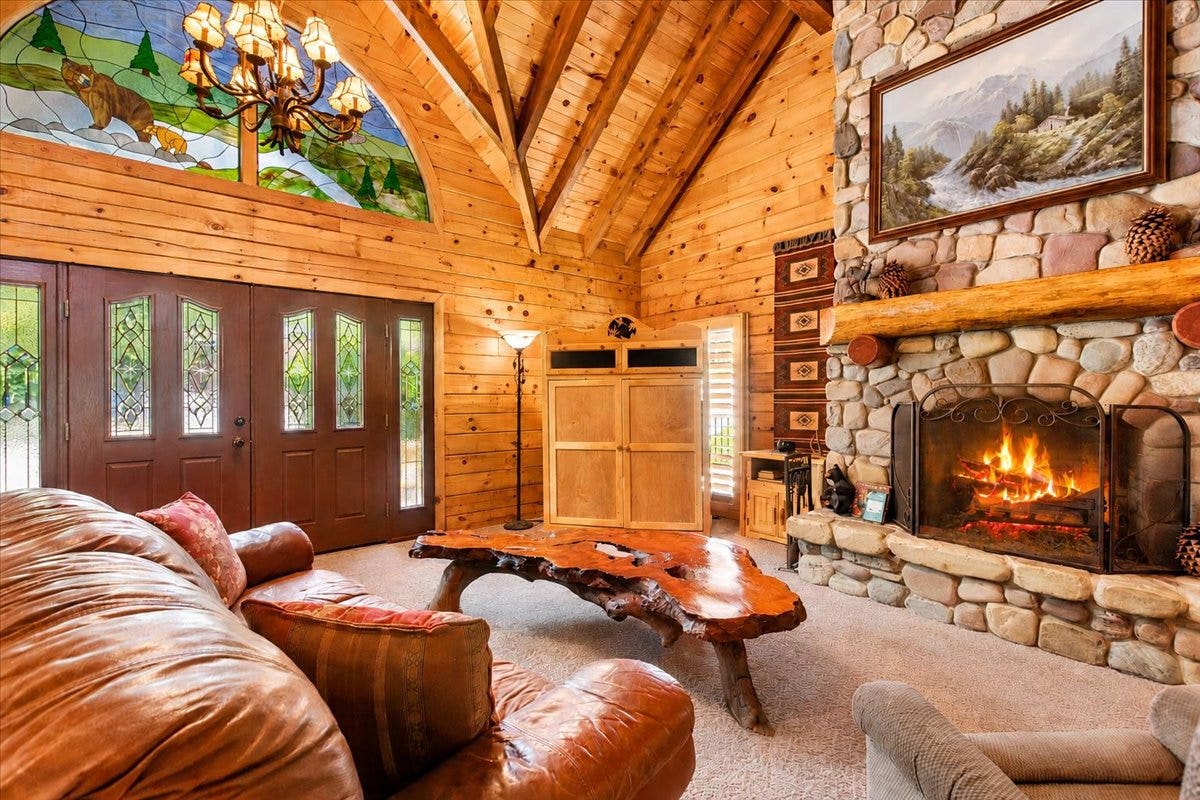 14529 Sunburst Drive, Bigfork, MT 59911 Living room