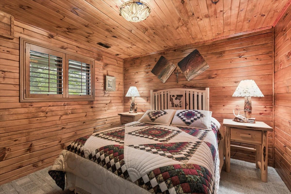 14529 Sunburst Drive, Bigfork, MT 59911 Lower-level bedroom