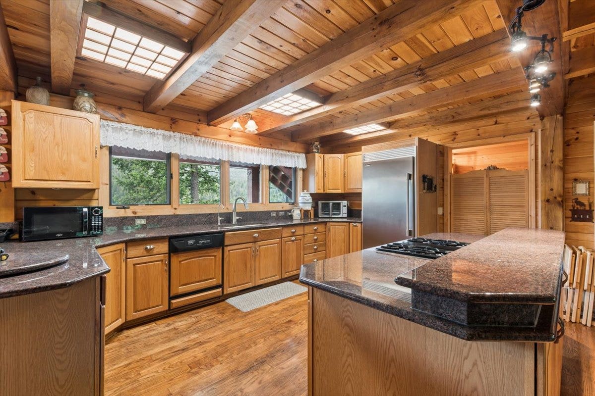 14529 Sunburst Drive, Bigfork, MT 59911 14529 Sunburst Drive, Bigfork, MT 59911