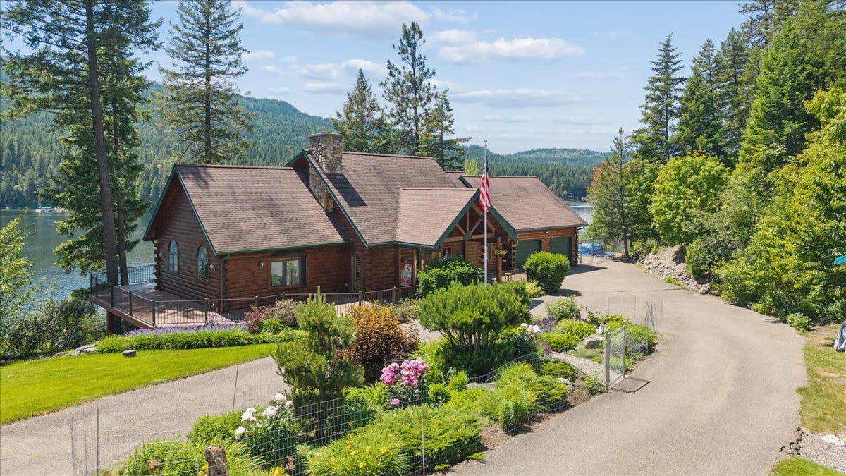 14529 Sunburst Drive, Bigfork, MT 59911 Circular driveway to home