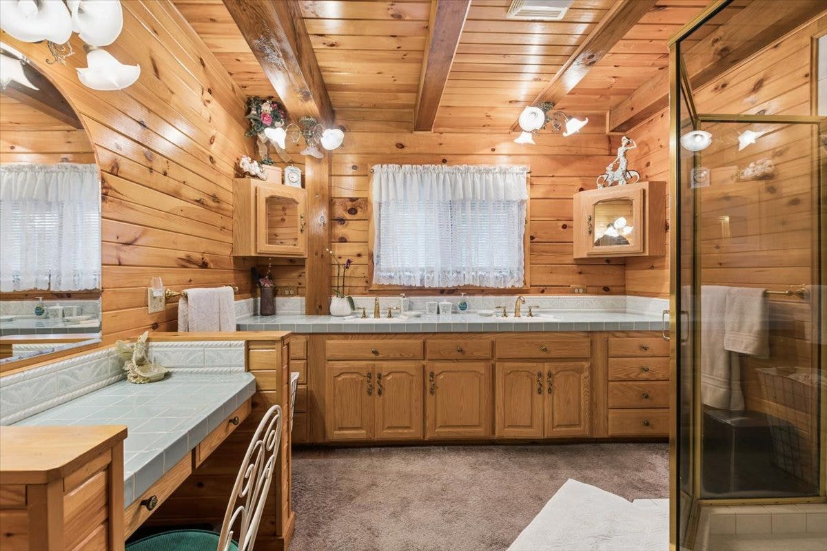 14529 Sunburst Drive, Bigfork, MT 59911 Primary suite bathroom