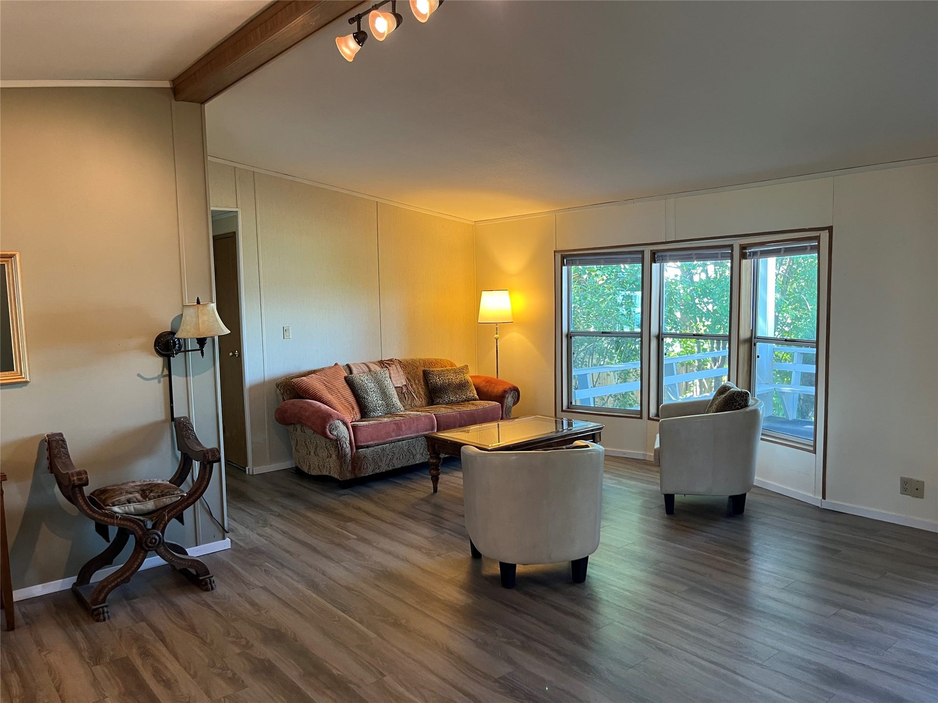 15335 MT Highway 35, Bigfork, MT 59911 Second home great room