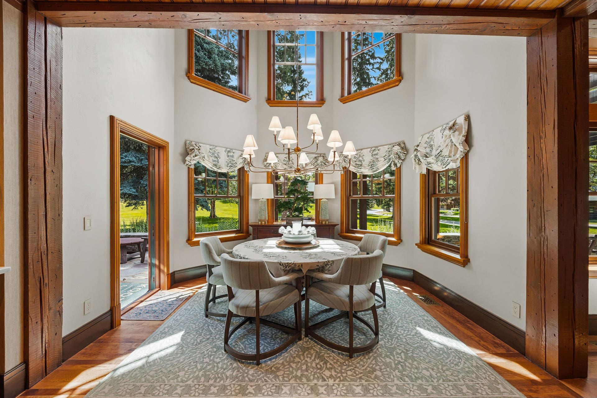 13531 Copper Lane, Bigfork, MT 59911 Breakfast nook