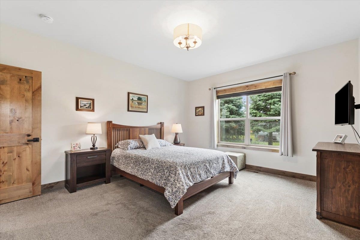 236 Bluebunch Court, Bigfork, MT 59911 Primary bedroom