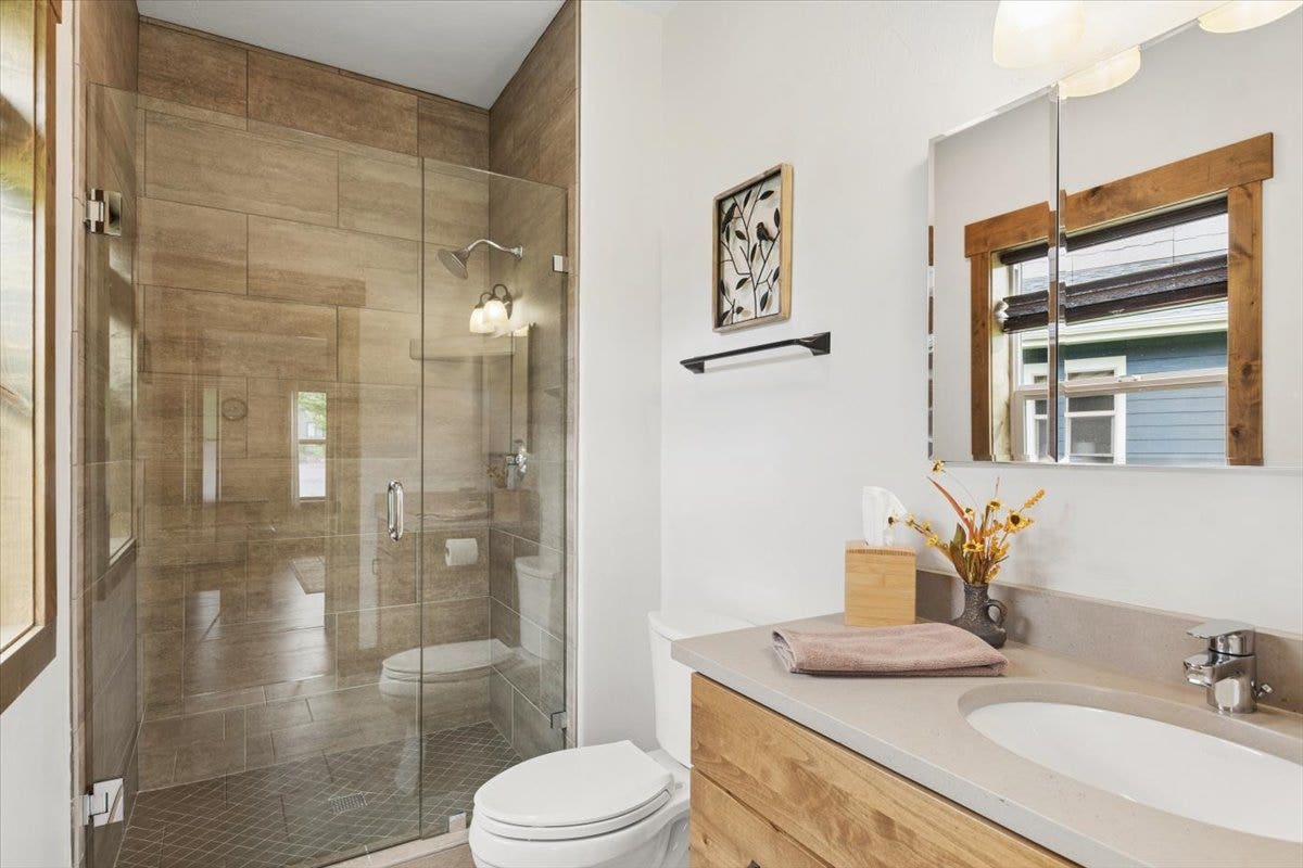 236 Bluebunch Court, Bigfork, MT 59911 Guest bathroom with shower