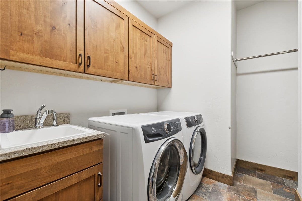 236 Bluebunch Court, Bigfork, MT 59911 Laundry room with utility sink