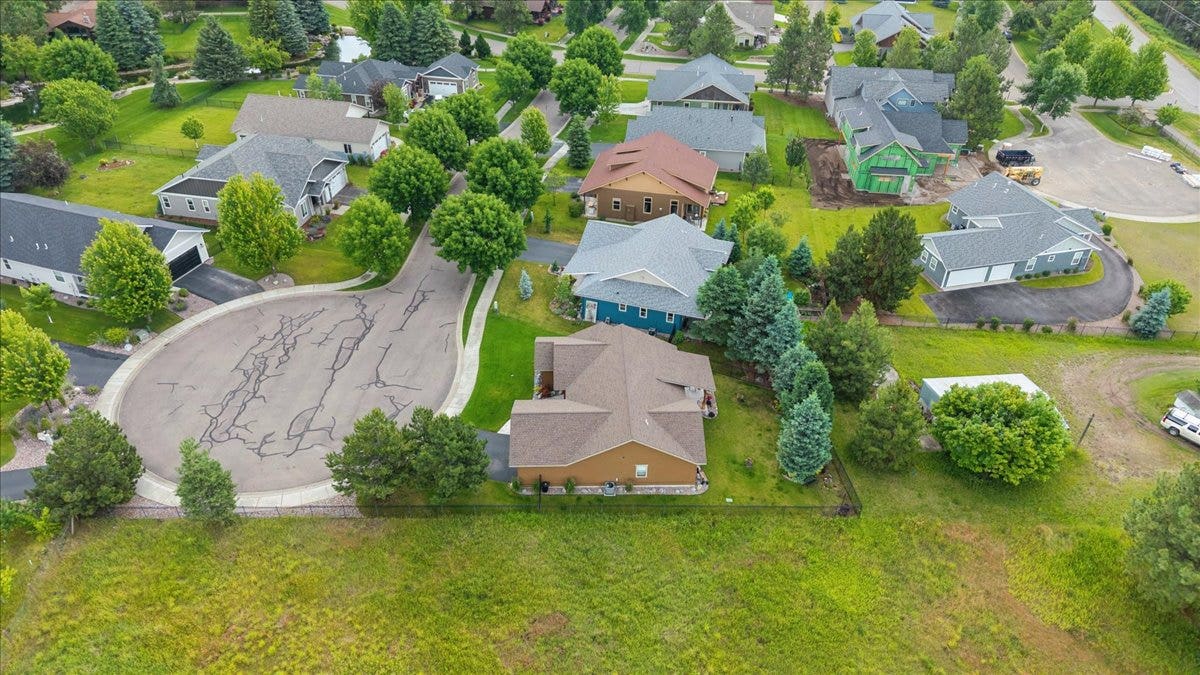 236 Bluebunch Court, Bigfork, MT 59911 Privacy with open space to the west
