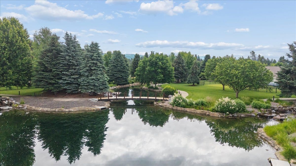 236 Bluebunch Court, Bigfork, MT 59911 Community trails and walking bridge