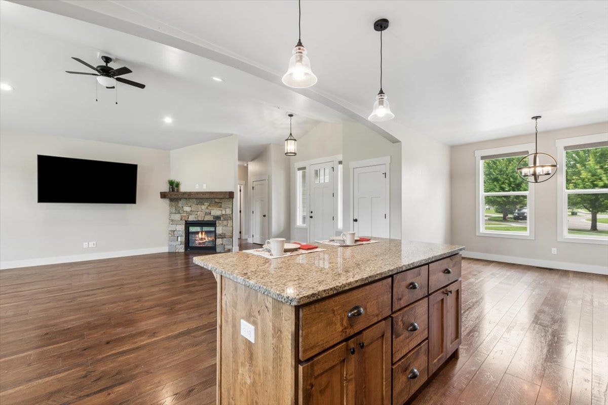 615 Mill Pond Place, Bigfork, MT 59911 Open concept floorplan