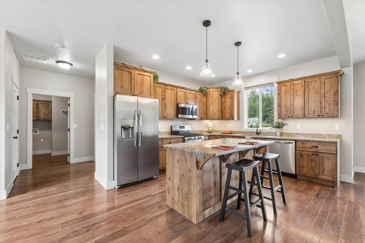 615 Mill Pond Place, Bigfork, MT 59911 Kitchen and laundry room