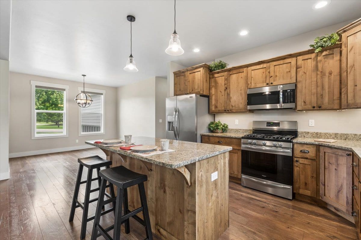 615 Mill Pond Place, Bigfork, MT 59911 Looking to dining area