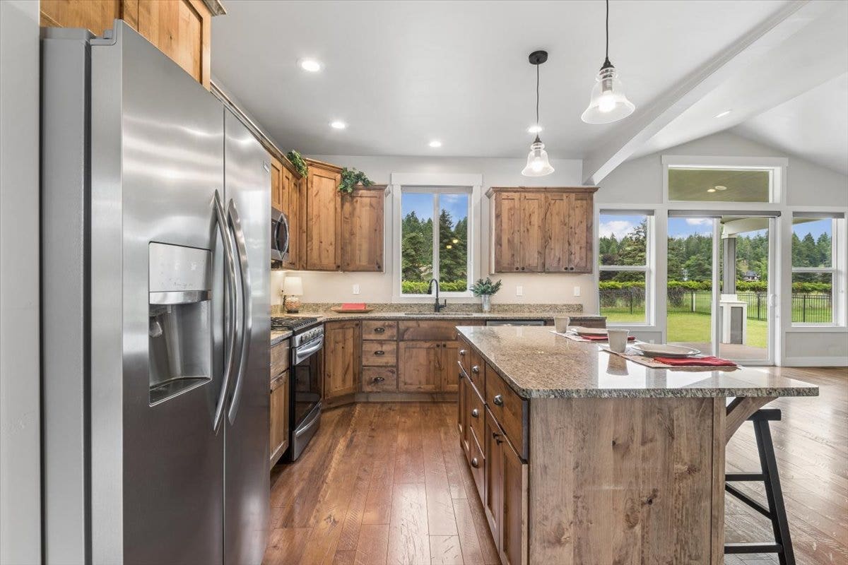 615 Mill Pond Place, Bigfork, MT 59911 Beautiful cabinetry and granite counters