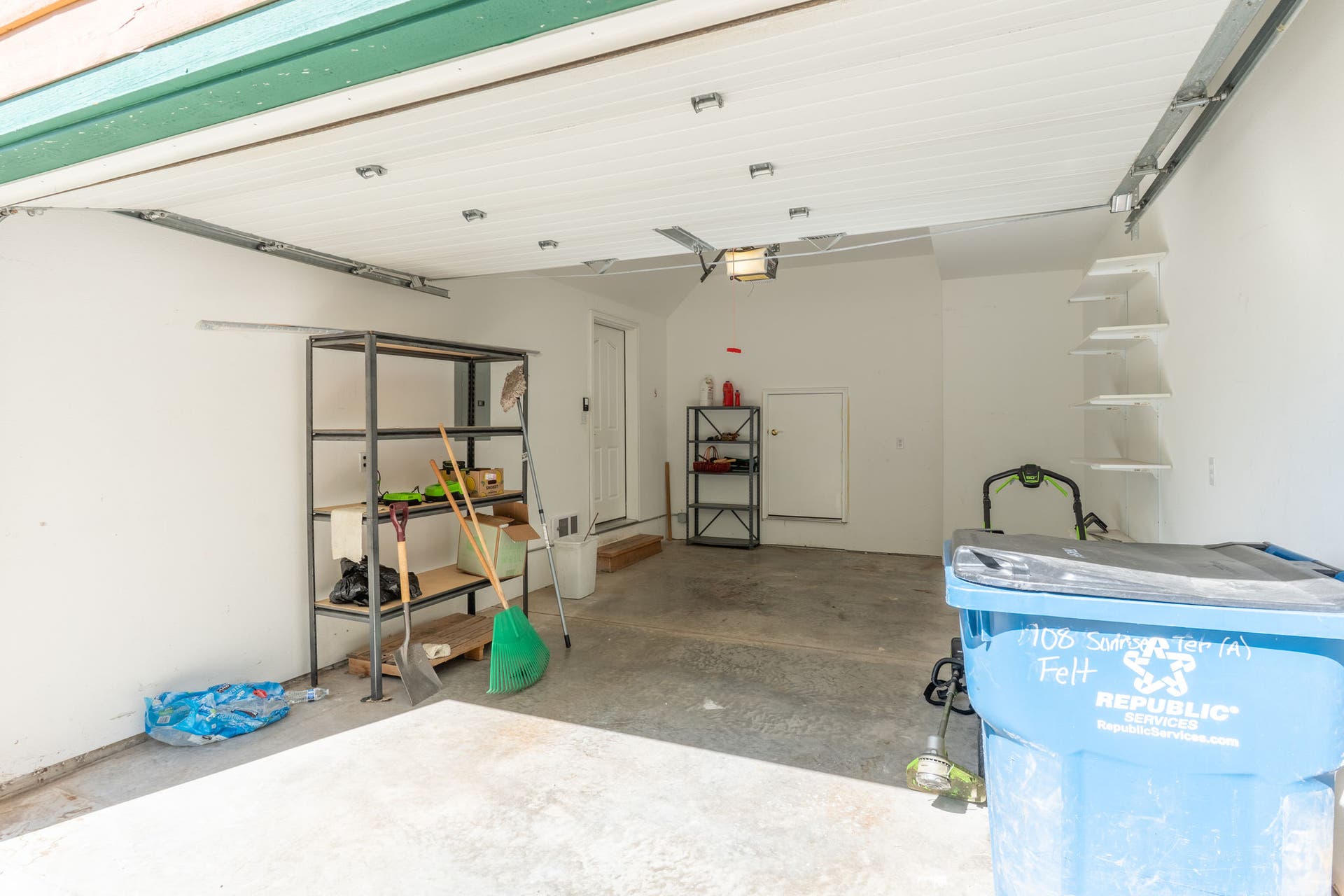 108 Sunrise Terrace, #A, Bigfork, MT 59911 Garage interior