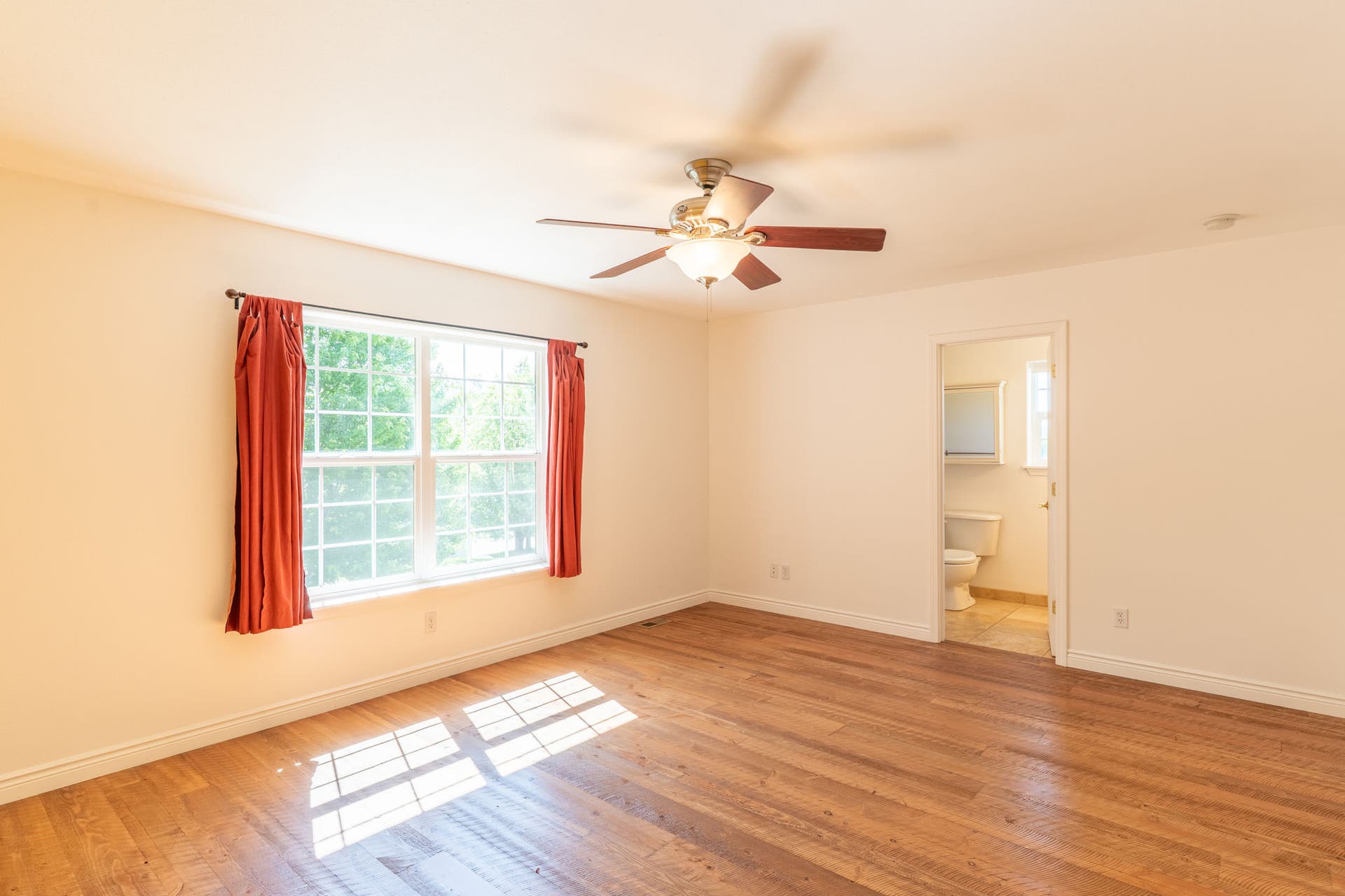 108 Sunrise Terrace, #A, Bigfork, MT 59911 Primary bedroom with ensuite