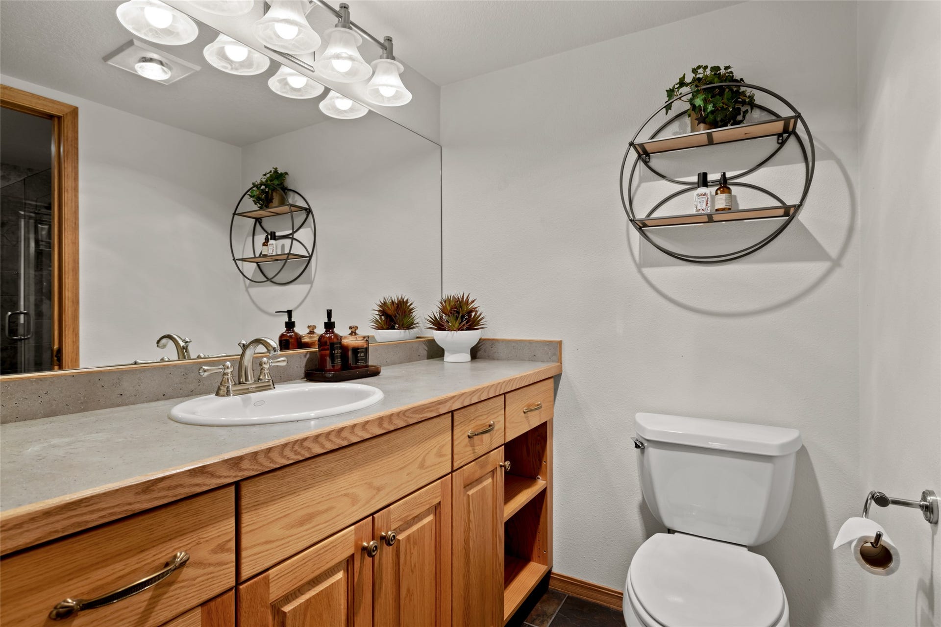 Primary En-Suite Bathroom