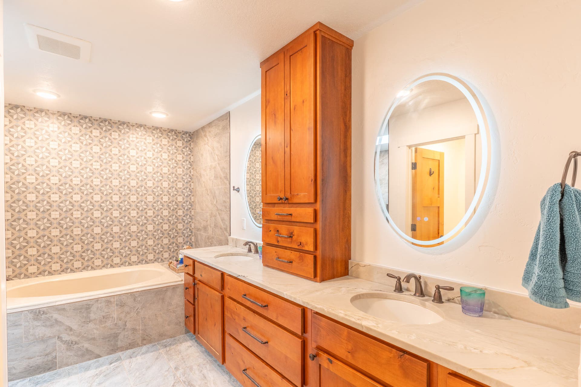 77 Golf Terrace, Bigfork, MT 59911 Primary bathroom