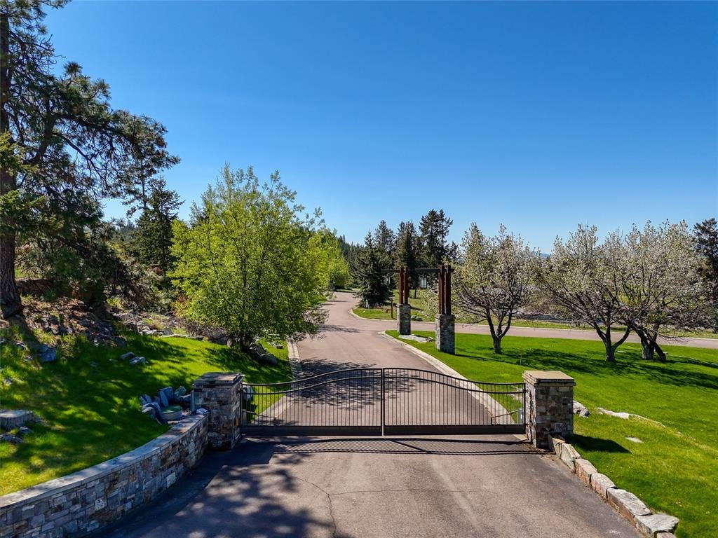 145 Fox Run Court, Bigfork, MT 59911 Gated Community.